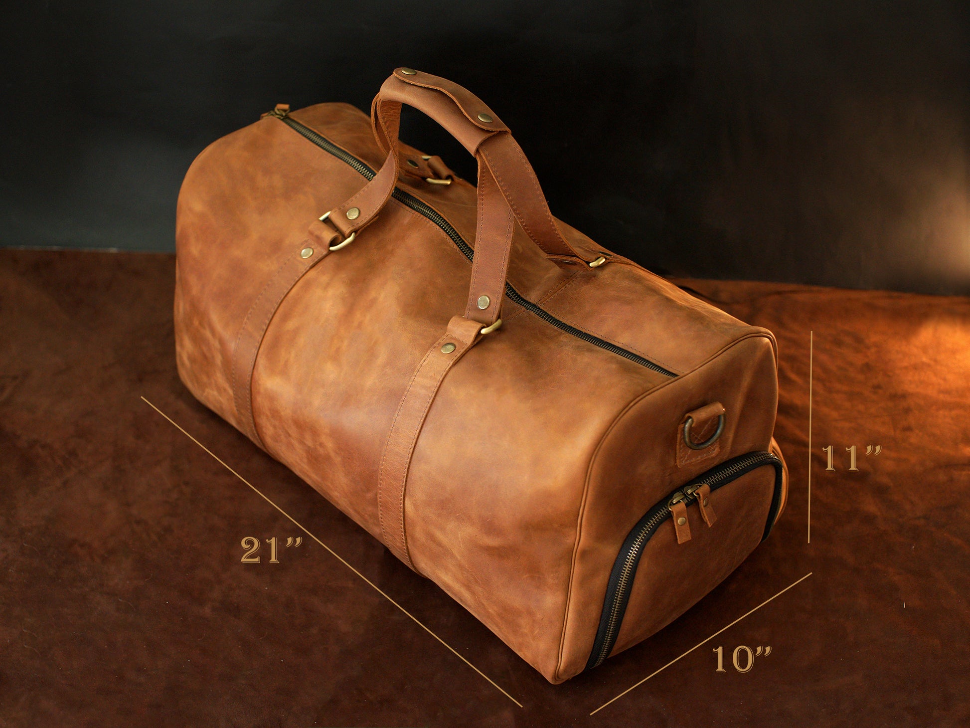 Leather duffle bag interior pockets detail, organized travel organizer