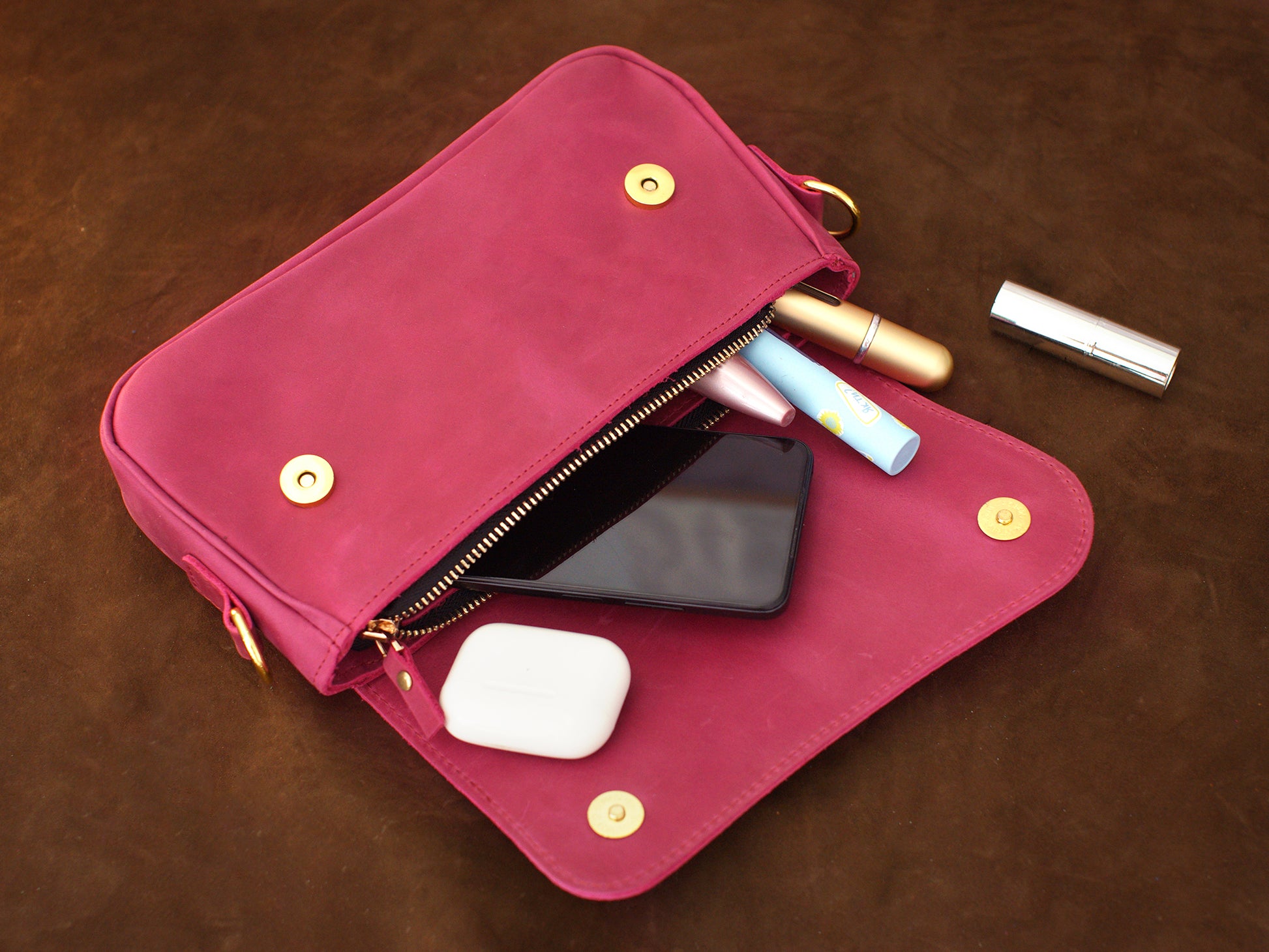 Leather crossbody pouch interior pockets detail, minimalist style organizer